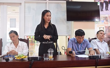 Giảng viên Trung Hậu phát biểu tại buổi làm việc