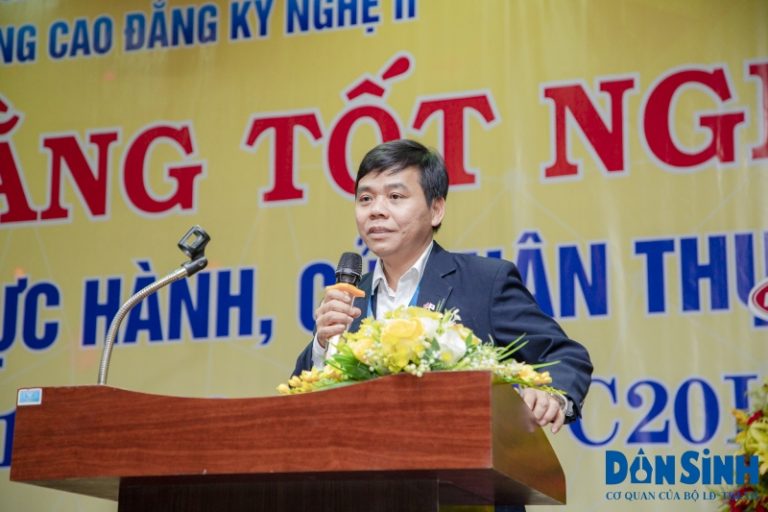 PGS.TS. Bùi Văn Hưng phát biểu tại buổi lễ