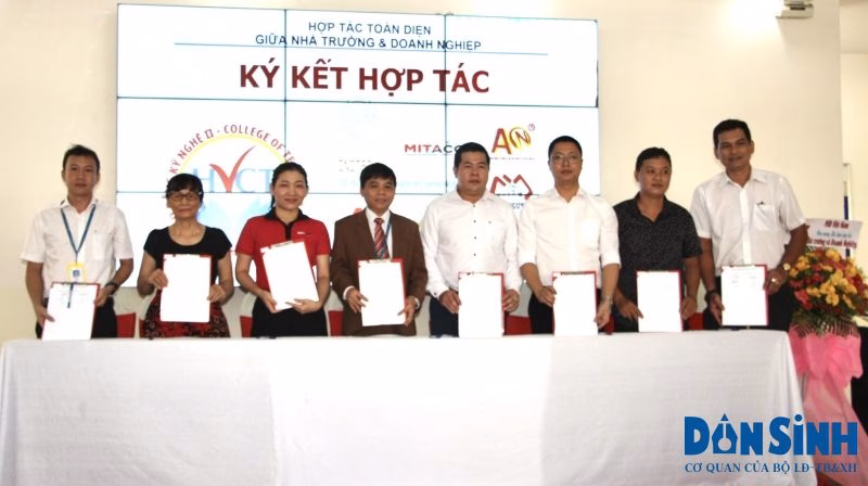 Chuyển từ gắn kết sang hợp tác toàn diện với doanh nghiệp